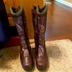 She outdoor woman’s snake boots!